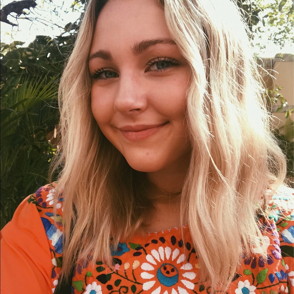 Meet your Posher, Chloe